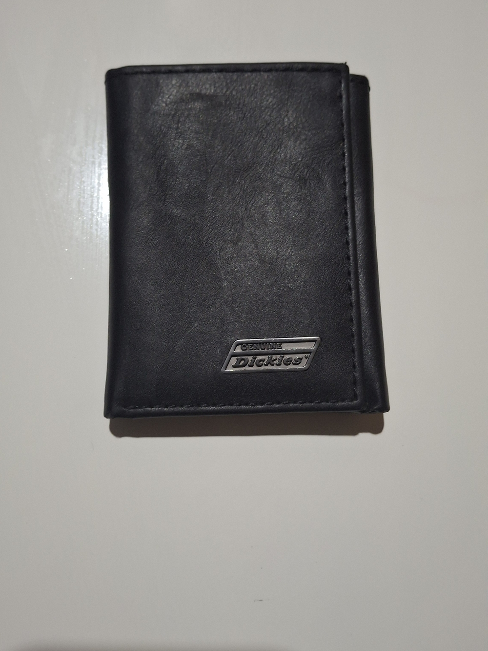 Genuine Dickies Men’s Black Leather Trifold Wallet Classic Metal Logo